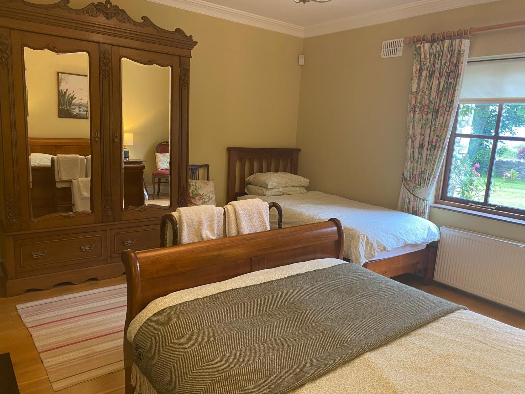 Croagh Patrick Lodge Apartment Westport Extérieur photo
